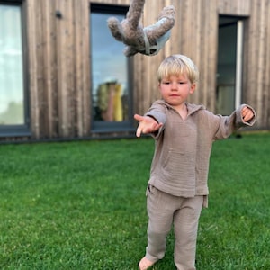 Organic Muslin Kids Set – Unisex Hooded Outfit, Breathable Toddler Clothes, Handmade Loungewear, Soft Cotton Baby Gift