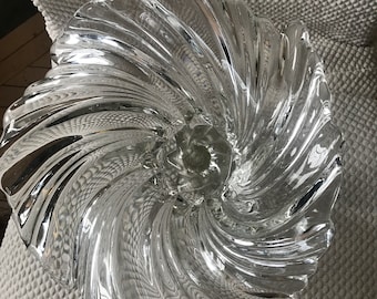 Cuenco de cristal en forma de remolino
