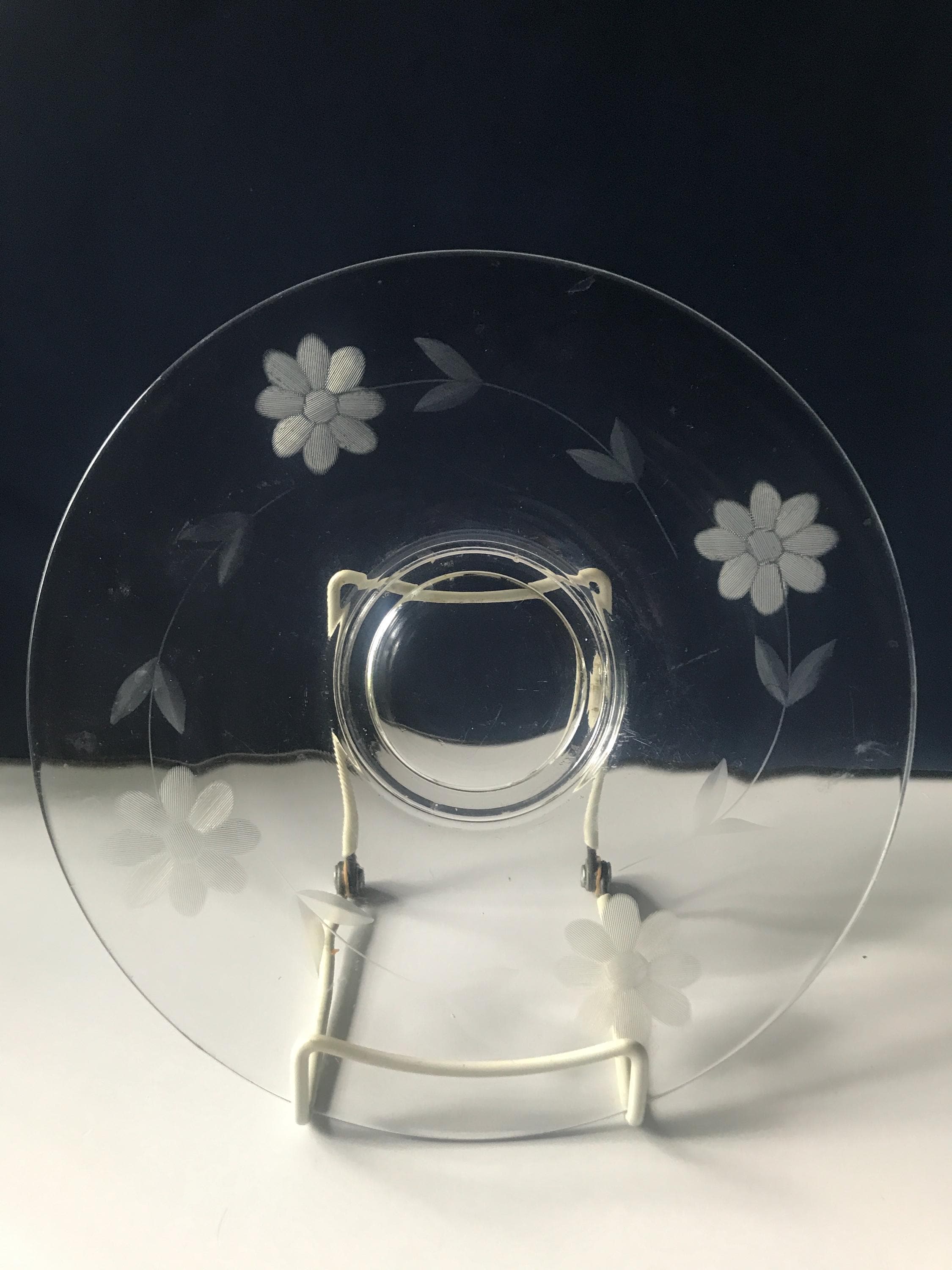 Assiette En Verre Transparent Avec Décor De Pensées Parme - Occasion, Bon état