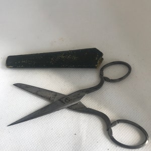 1930s Antique Sewing Embroidery Scissors: Vintage Craftsmanship