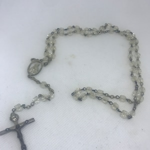 Katholischer Glas-Rosenkranz: Vintage spirituelle Eleganz