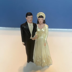 Adorno para tarta de bodas vintage de J. Levinson, 1948: una reliquia atemporal para tu día especial.