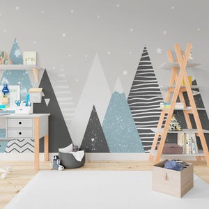 Carta da parati con montagne staccabili e attaccabili per la cameretta dei bambini. Carta da parati murale per cameretta dei bambini con montagne. Adesivi murali rimovibili per un design neutro della sala giochi.