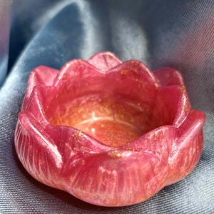 Porta-velas de resina com flor de lótus - um presente perfeito para mulheres