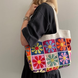 Retro daisy bag, vintage style bag, retro style bag, granny square bag, colourful crochet bag, crochet shoulder bag, crochet tote bag