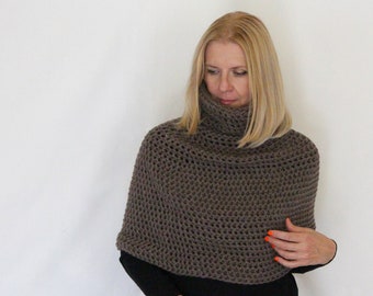 Vrouwen capelet, taupe capelet, korte cape, coltrui cape, minimalistische cape, winter capelet, gebreide poncho cape, handgemaakte capelet