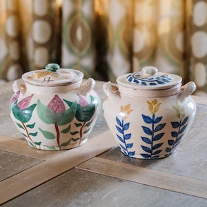 Panela de barro vidrado tradicional pintada à mão, estilo vintage dos anos 80