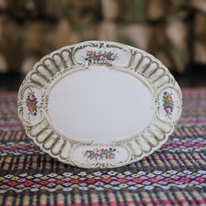 Small vintage platter in hand-painted faience made in the 1950s by Raúl da Bernarda (Portugal)