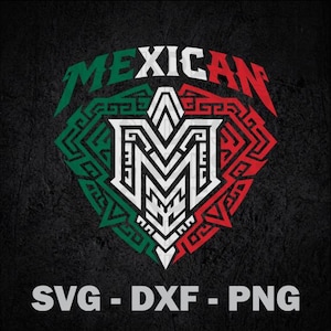Könnte beinhalten: Ein Grafikdesign mit dem Wort MEXICAN in einer geschwungenen Schrift über einem schildförmigen Emblem. Das Emblem zeigt ein großes weißes M mit komplexen geometrischen Mustern in Grün und Rot. Der Text SVG - DXF - PNG steht darunter.