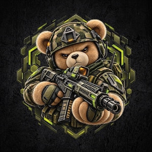 Puede incluir: Un oso de peluche marrón vestido con equipo táctico de camuflaje, incluyendo casco y chaleco, sosteniendo un rifle negro con detalles verdes. El oso tiene una expresión severa frente a un emblema geométrico de color verde y negro.
