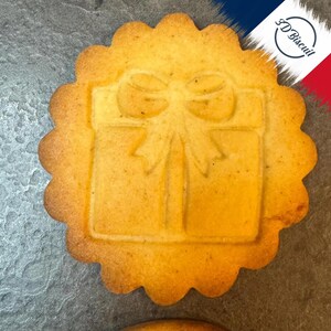Christmas gift cookie cutter