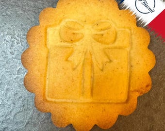 Christmas gift cookie cutter