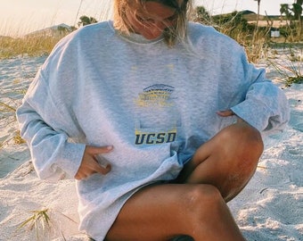 UC San Diego Sweatshirt - Graphic Minimalist Line Drawings, California Ocean, Beach, Cliffs, Shores, Heavy Blend™ Crewneck Sweatshirt, Gift