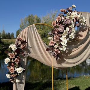 Brun höstblomsbåge, bröllopsblomsbåge, bröllopsbågsarrangemang, brudbröllopsbåge, brun bröllopsblomma, bruna konstgjorda blommor