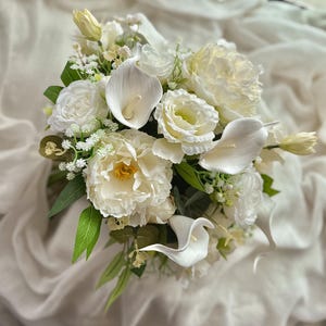 Classic White Bridal Bouquet, Elegant Large Faux Wedding Flowers, Timeless Silk Arrangement for Bride, White Wedding Floral Keepsake