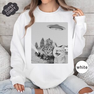 Quirky Cat UFO Graphic Sweatshirt Funny Space Cat Selfie Shirt Cute Cosmic Cat Shirt Gift Cat Lover UFO Sweatshirt Extraterrestrial T0002