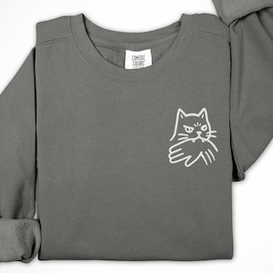 Embroidered Cat Sweatshirt Vet Tech Gift Funny Rescue Animal Crewneck Cat Biting Hand Embroidery Shirt Foster Mom Pet Worker Gift ES005