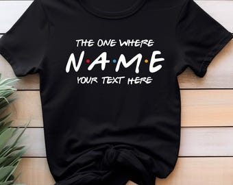 Aquel en el que "Nombre" cumple 18, 21, 30, 40, 50 años: camiseta personalizada para amigos con nombre y texto. ¡Un regalo de cumpleaños divertido para adultos y niños, todo el año!
