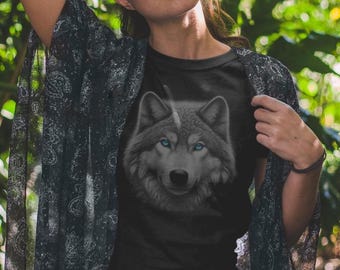 Camiseta de lobo con ojos azules – Camiseta con gráfico de cabeza de lobo realista – Camiseta de animal espiritual – Regalo para amantes de la naturaleza – Camiseta unisex para hombre y mujer