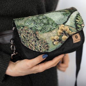 Handgefertigte kleine Umhängetasche mit Gobelin Flap, Naturinspirierte Umhängetasche, Perfektes einzigartiges Geschenk für Kunstliebhaber und Modebegeisterte