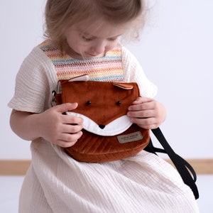 Bezaubernde Kindertasche mit Fuchs Motiv, stylisches Accessoire für Kind, Animal Kids Messenger Bag, perfektes Accessoire für jedes Kinderabenteuer