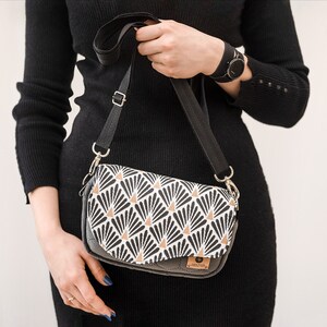 Handgemachte kleine Umhängetasche, Art Deco Schultertasche, Elegante Gesteppte Handtasche, Einzigartiges Umweltfreundliches Geschenk für Sie, Minimalistische Alltagstasche