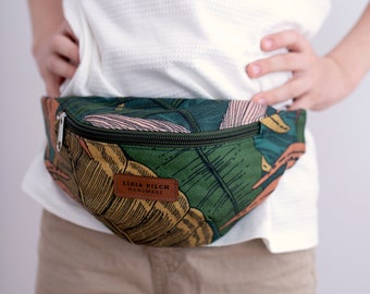 Kids fanny pack jungle motif, toddler travel pouch, little explorer's bag, compact kid's carryall, birthday present for children, cute bag