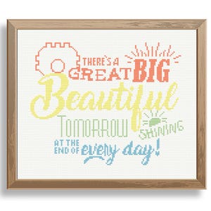 Op de afbeelding: Borduurpatroon met een kleurrijk ontwerp dat zegt "Er is een grote, mooie morgen die schijnt aan het einde van elke dag!"