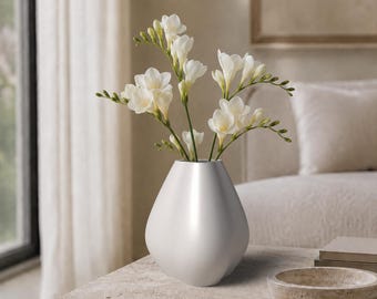 Tulip Vase | Modern flower vase in a minimalist Japandi design for flowers and home decor
