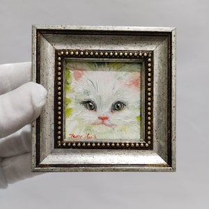 Peinture à l'huile de chat blanc originale chaton mignon, peinture miniature faite à la main, art mural encadré, décoration de chambre d'enfant, cadeau pour un ami, petit cadeau de chat de cadre