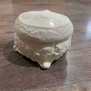 VINTAGE* 1990s Ceramic Porcelain Footed Trinket Dish White with Gold Accent