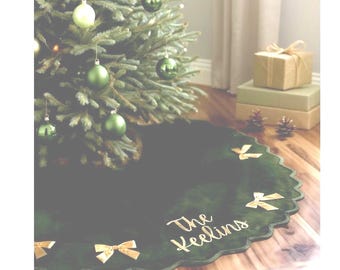 Jakobsmuschel-Weihnachtsbaum-Rock mit aufgesticktem personalisierten Namen und Schleifen