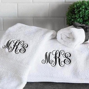 Monogram Luxury Towel Set Gifts for Mom Graduates Wedding