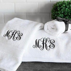Monogram Luxury Towel Set Gifts for Mom Graduates Wedding
