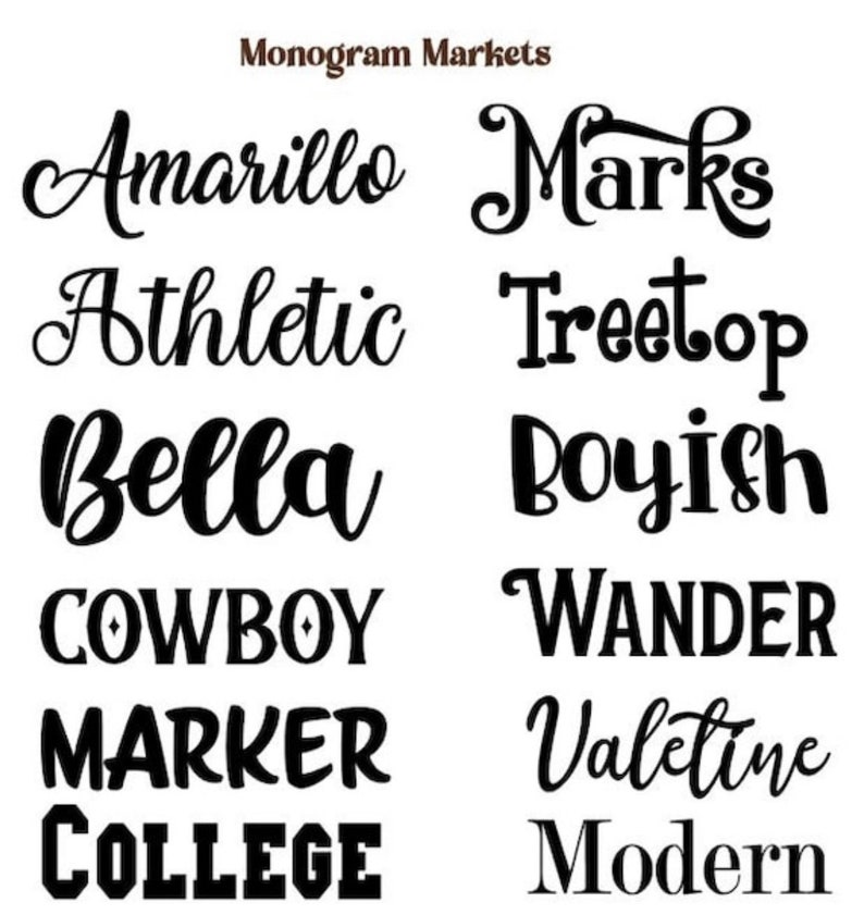 Pu&ograve; includere: Una raccolta di parole in vari font, tra cui "Amarillo", "Athletic", "Bella", "Cowboy", "Marker", "College", "Marks", "Treetop", "Boyish", "Wander", "Valentine" e "Modern". Le parole sono in corsivo nero e lettere maiuscole.