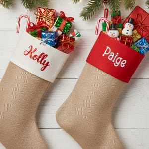 Gepersonaliseerde boerderij geborduurde kerstsokken met jutenaam