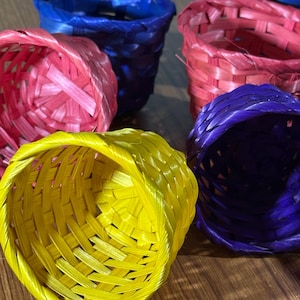 Mini Colored Bird Toy Baskets: Parrot Foraging Enrichment