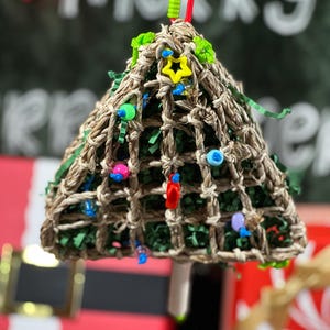 Christmas Tree Foraging Bird Toy: Christmas Holiday Parrot Enrichment