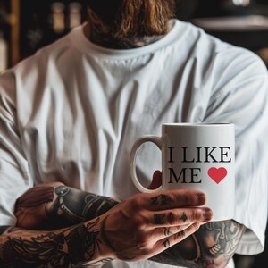 JAG GILLAR MIG HJÄRTA Kaffemugg | Deadpool & Wolverine Kaffemugg | Marvel Kaffemugg | Vit Keramisk Mugg (313 ml, 440 ml) bild 4