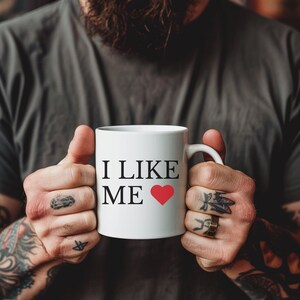 JAG GILLAR MIG HJÄRTA Kaffemugg | Deadpool & Wolverine Kaffemugg | Marvel Kaffemugg | Vit Keramisk Mugg (313 ml, 440 ml) bild 3