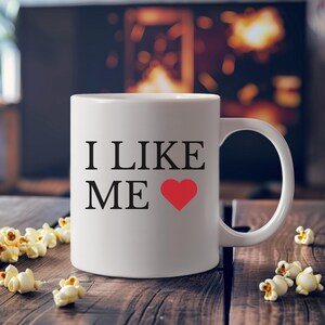 JAG GILLAR MIG HJÄRTA Kaffemugg | Deadpool & Wolverine Kaffemugg | Marvel Kaffemugg | Vit Keramisk Mugg (313 ml, 440 ml) bild 2