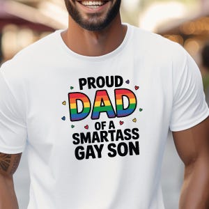 Camiseta "Padre orgulloso de hijo gay sabelotodo", regalo LGBTQ para el Día del Padre, divertida camiseta para papá con desfile del Orgullo Gay, camiseta con letras arcoíris, hijo queer, ropa para papá aliado