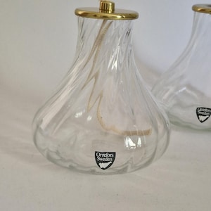 Lampe à huile vintage Orrefors Helena en cristal et laiton - Luminaires scandinaves modernes Mid-Century des années 1980 - Art décoratif en verre suédois