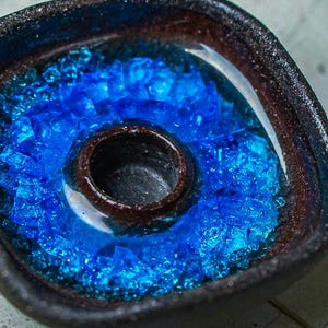 Evert Farsnäs ljusstake i stengods - Oceanblå - Krackelerad glaskonst, svensk keramikinredning - Minimalistisk skandinavisk design