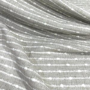Tessuto a righe greige, trama intrecciata, spesso, grigio crema, motivo a strisce a chiocciola, tappezzeria per la casa moderna, tendaggi, materiale grigio caldo