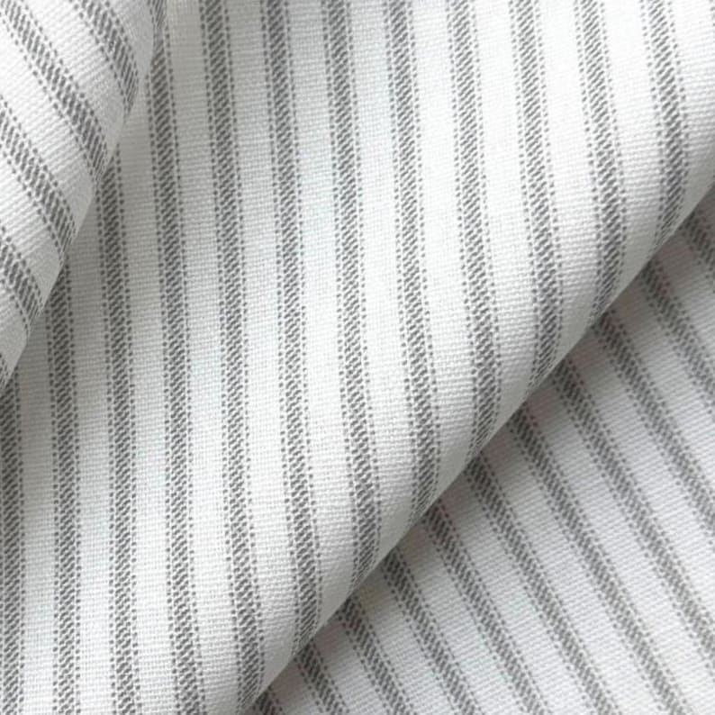 Tissu à rayures en coton au mètre, style champêtre, idéal pour la couture, housse de coussin ou rideaux. Rayures classiques, style vintage. Gray