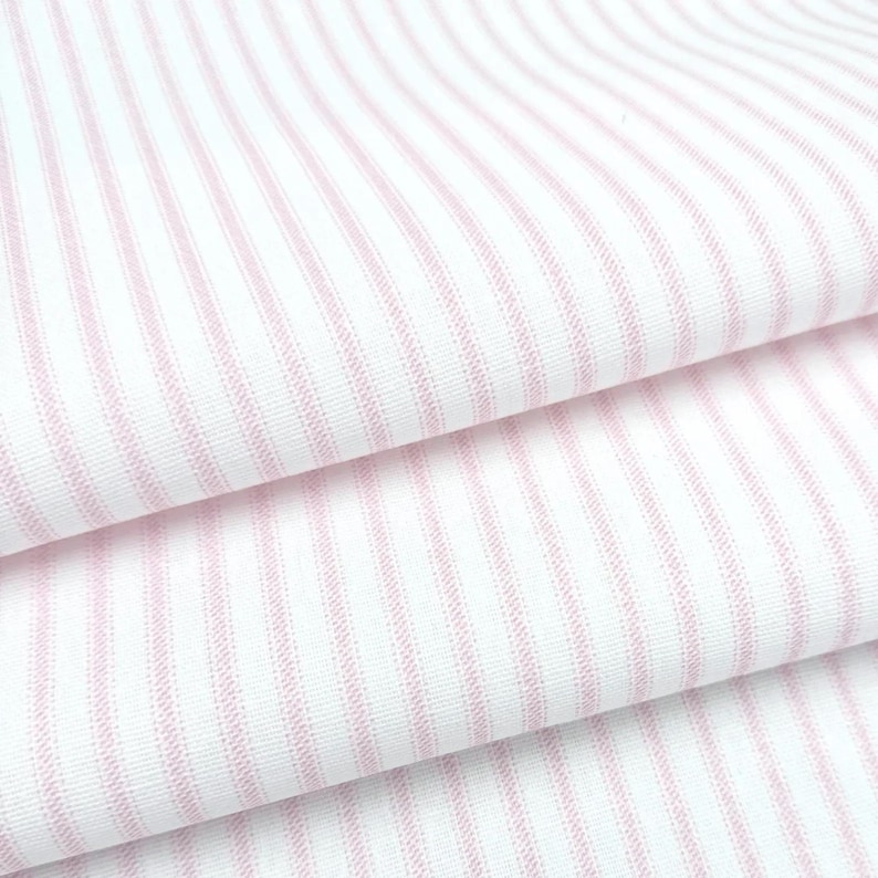 Tissu à rayures en coton au mètre, style champêtre, idéal pour la couture, housse de coussin ou rideaux. Rayures classiques, style vintage. Soft Pink