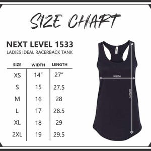 Pode incluir: Uma regata preta com uma tabela de tamanhos. A tabela mostra as medidas para os tamanhos XS a 2XL, com larguras variando de 35,5 cm a 48,3 cm e comprimentos de 68,6 cm a 74,9 cm. O texto diz "TABELA DE TAMANHOS".