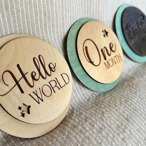 Ensemble de panneaux d'étapes Moon Baby | Cartes d'étapes mensuelles | Disques d'images pour bébés | Prénom bébé | Nouveau cadeau pour bébé | Panneau en bois | Lune et étoiles