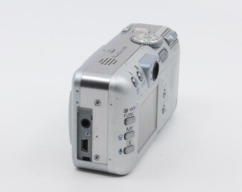 READ Canon Powershot S45 Digital Camera (working, Without Battery